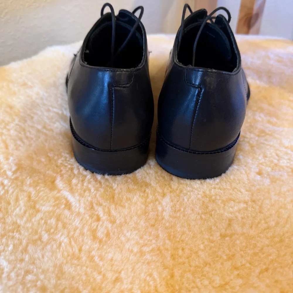 Cole Haan Black Leather Oxfords - size 10 - like new